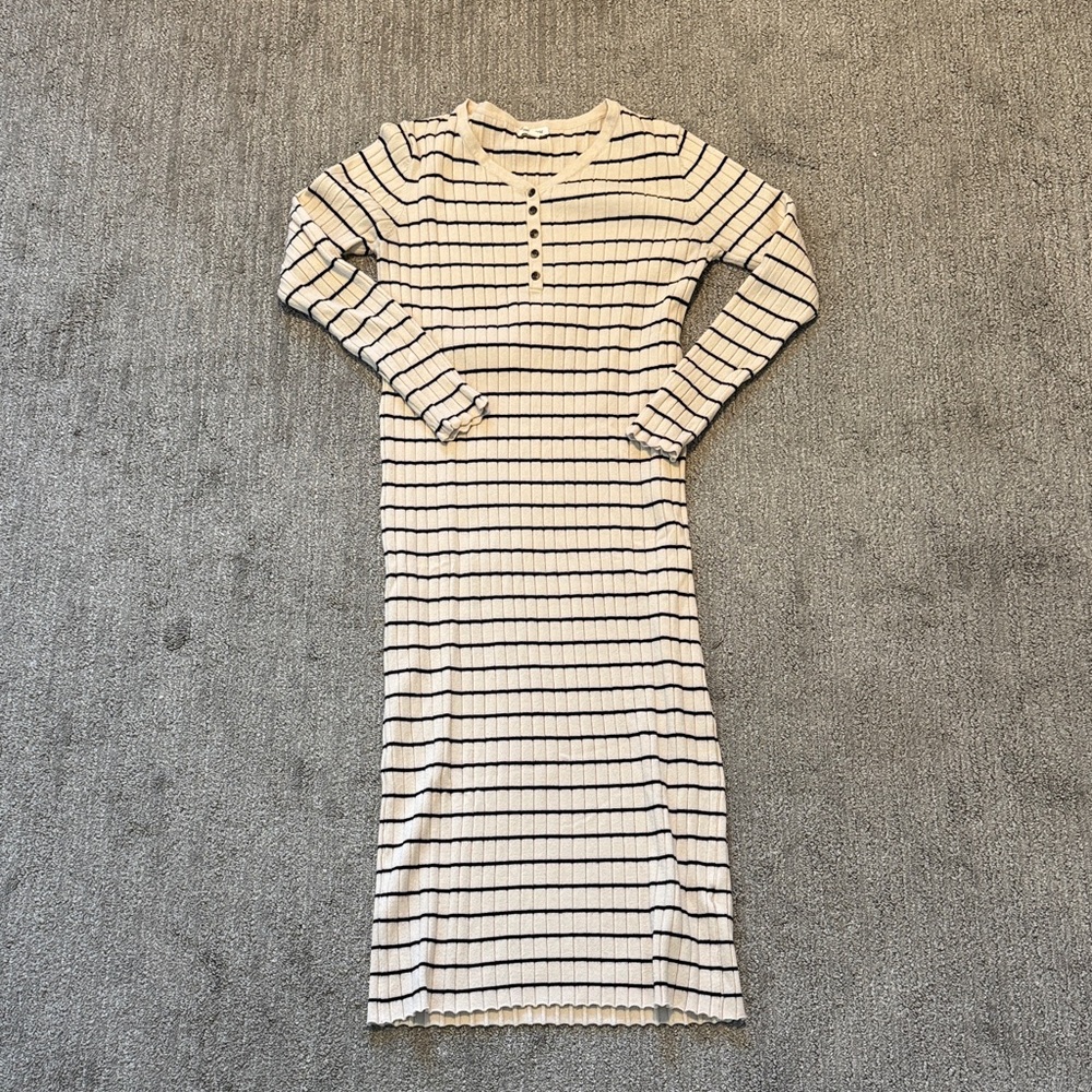 Tea n Rose Black and Cream Long Sleeve Sweater Dress